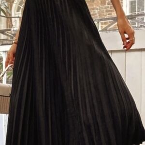 NEW! Black Pleaded Skirt Size S